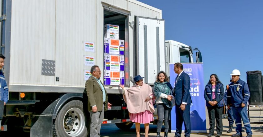 Bolivia recibe 300.000 vacunas contra el sarampión y la rubéola donadas por la India