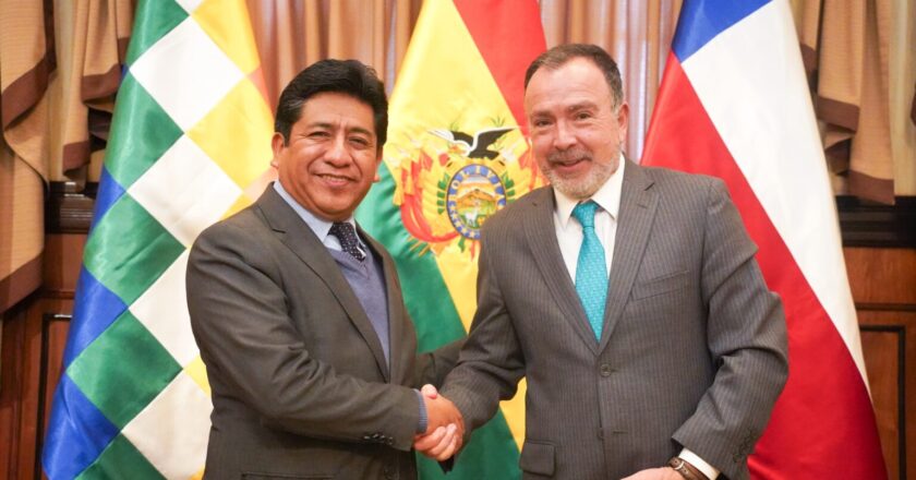 Chile dona 50.000 vacunas contra el sarampión y la rubéola a Bolivia en respuesta a la emergencia sanitaria