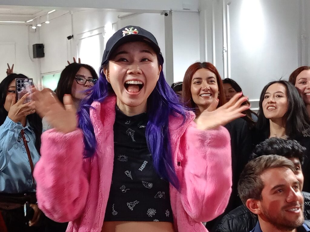 Chingu Amiga lidera el primer HONOR Talk en Bolivia junto a referentes del mundo digital