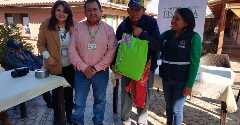 Cochabamba: Fiscalía entregó ropa abrigada y alimentos a los adultos mayores del Asilo Caramarca