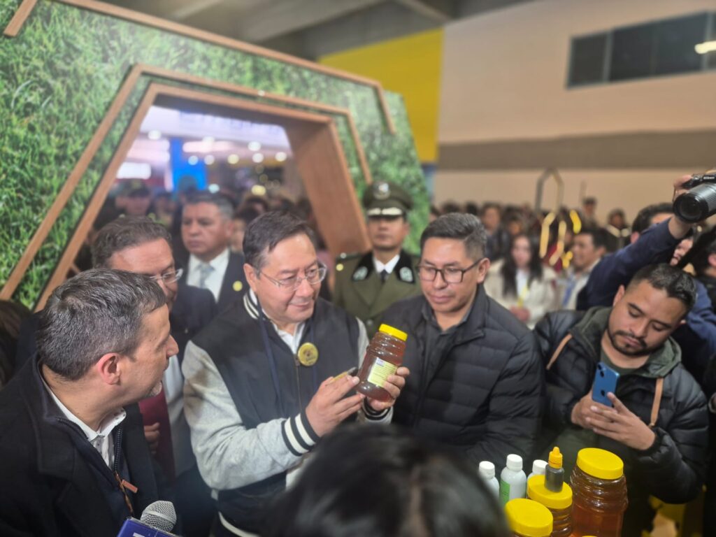 EBA y el Programa Nacional Apícola impulsan el valor agregado y la economía productiva en “La Paz Expone del Bicentenario 2025”