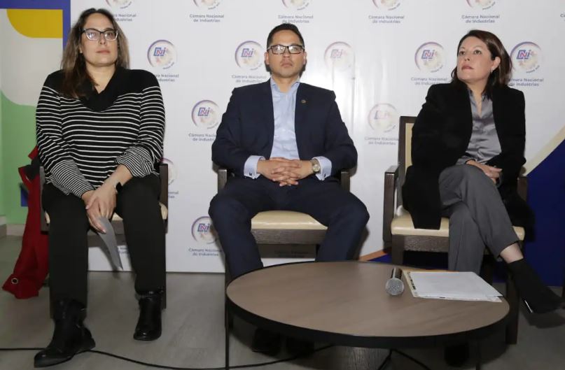 Industriales rechazan el feriado del 7 de agosto y piden revisar la medida por su impacto económico