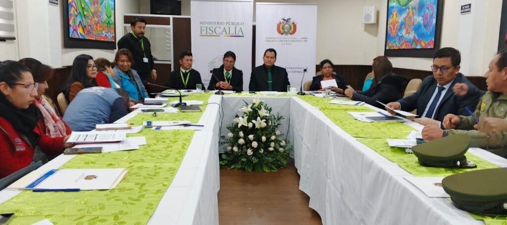 Instituciones logran acuerdos para priorizar y fortalecer atención psicológica a víctimas de violencia durante la Mesa Departamental en La Paz
