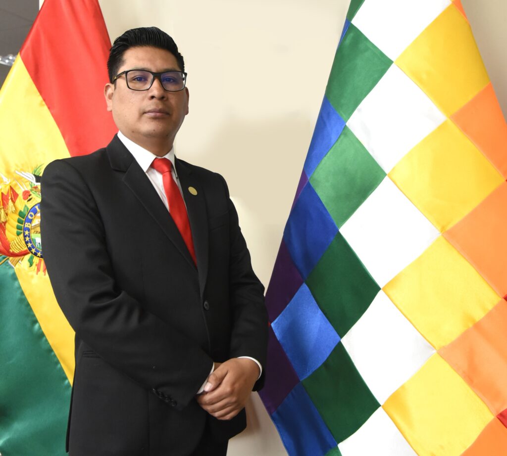 Procurador General saluda histórica resolución de la ONU que reconoce a la Wiphala como símbolo de armonía, equilibrio y complementariedad con la Madre Tierra