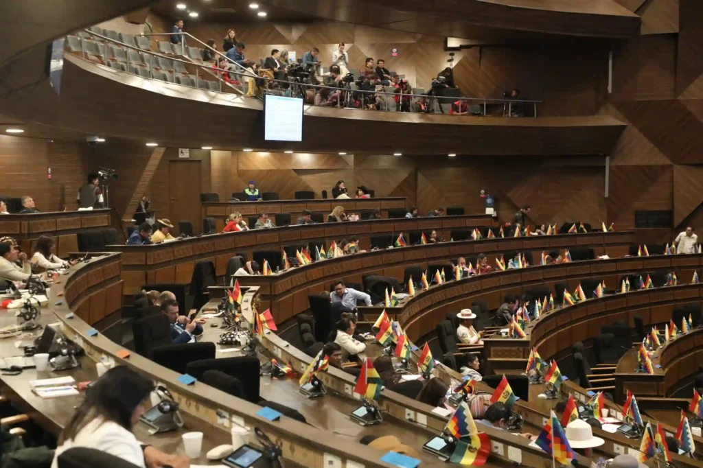El pleno de la ALP rechaza crédito para el parque lineal y pospone debate sobre leyes de quemas y danzas nacionales