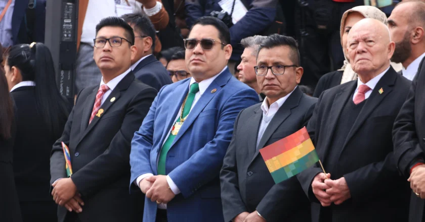 Fiscal General del Estado rinde homenaje al Bicentenario de Bolivia desde la capital