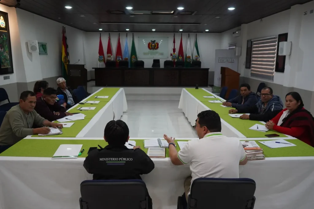 Fiscalía General y Jurisdicción Indígena Originaria Campesina refuerzan coordinación por una justicia intercultural