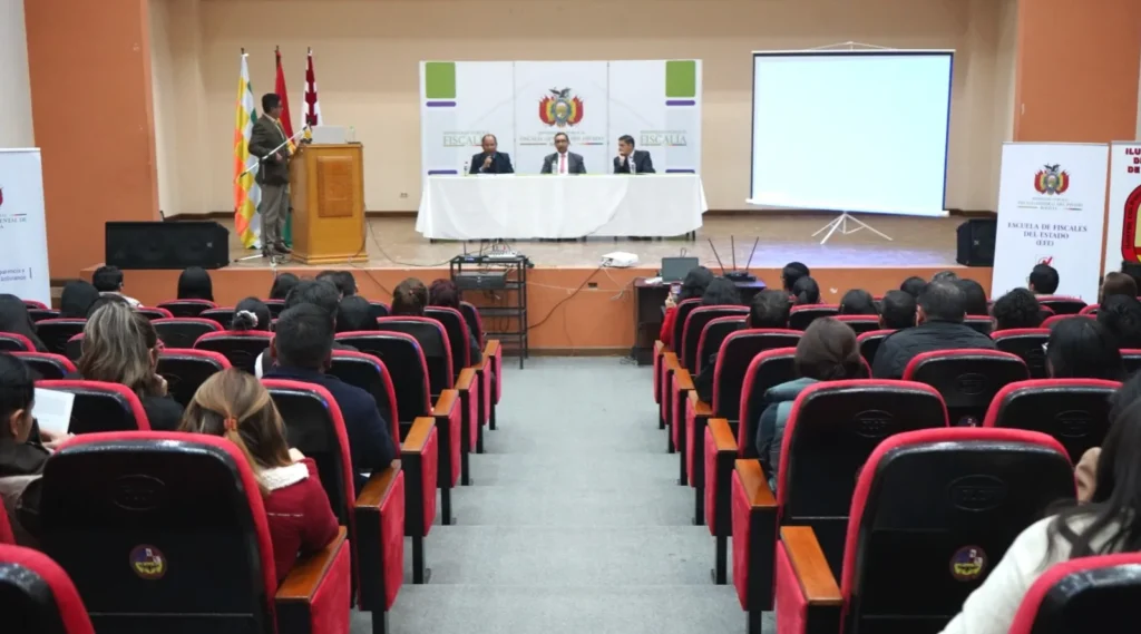 Fiscalía de Chuquisaca impulsa la masificación del uso y manejo del Ecosistema ROMA mediante un curso de actualización