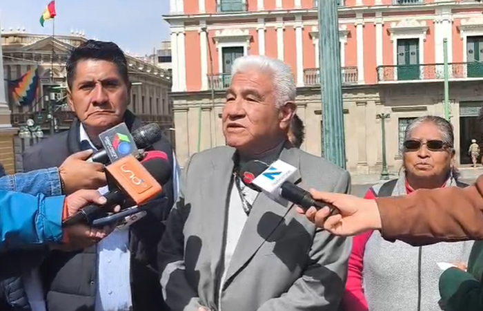 Adultos mayores de La Paz piden a Edman Lara dejar de usar promesas electorales sin sustento