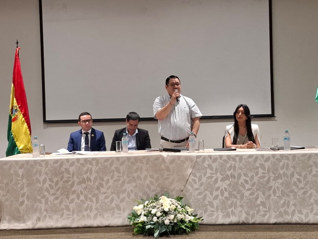El Fiscal General y los notarios de Santa Cruz fortalecen la coordinación interinstitucional