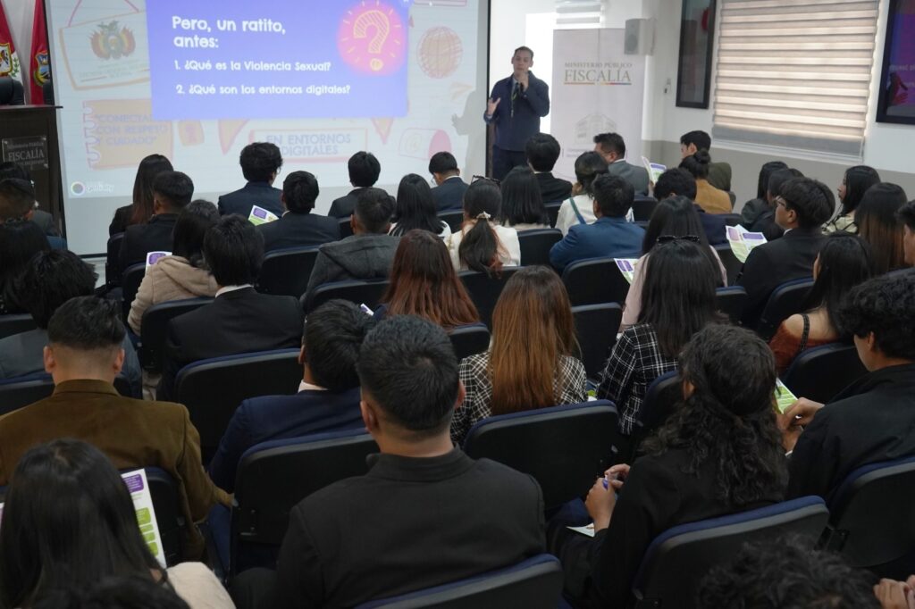 Estudiantes de Derecho de la Universidad Tomás Frías reciben capacitación sobre la Ley N° 1636 en la Fiscalía General