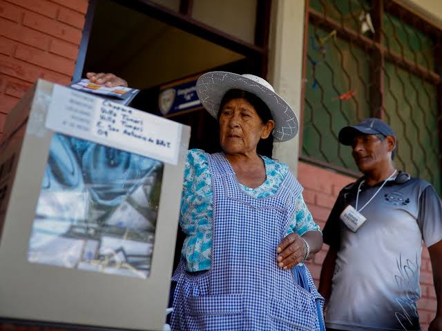 Las urnas desafían las encuestas