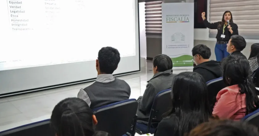 Fiscalía General socializa la Ley 1636 y el Ecosistema ROMA a estudiantes de la Universidad Tomás Frías