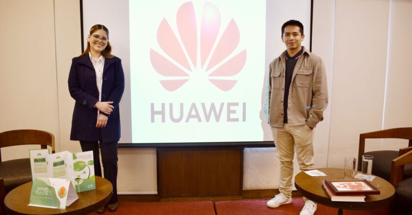 Huawei celebra el regreso de los embajadores bolivianos de Semillas para el Futuro tras su experiencia en China