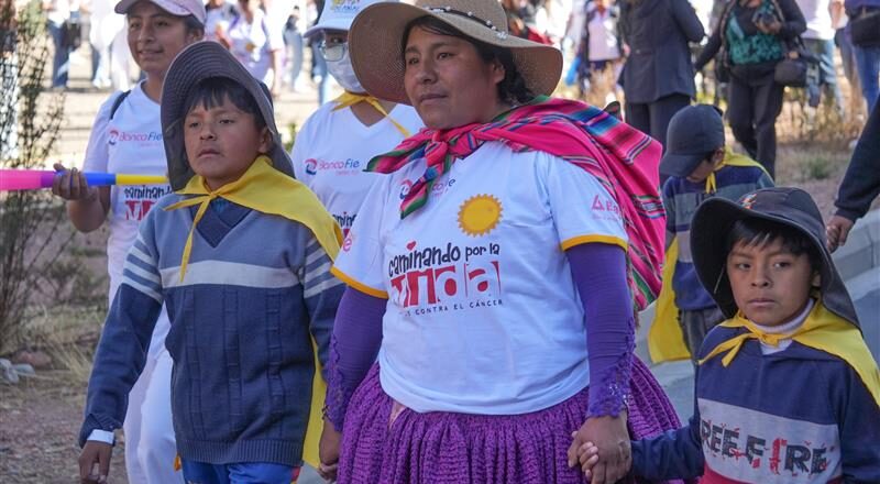 Más de 4.500 personas participaron en la caminata solidaria “Caminando por la Vida” de Banco FIE en La Paz