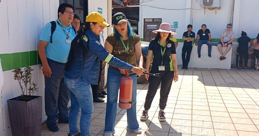 Servidores públicos de Pando refuerzan conocimientos en seguridad y manejo de extintores
