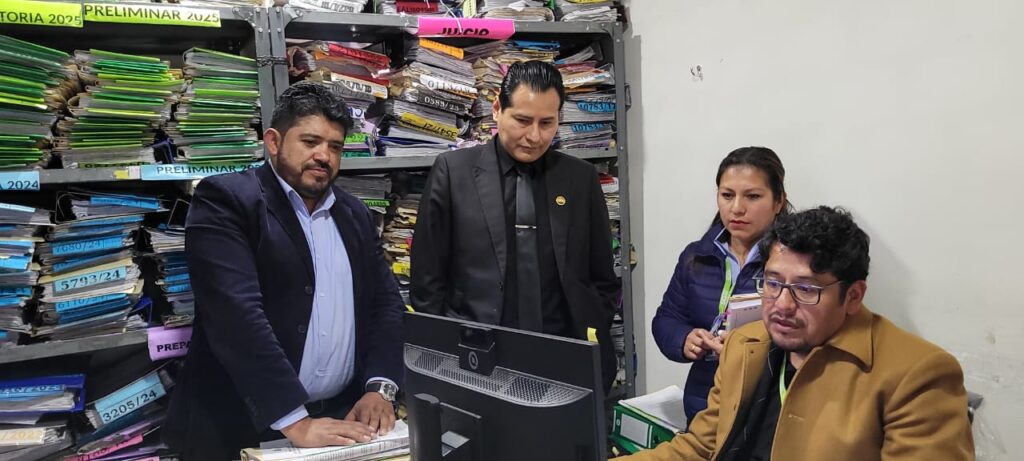 Torrez inspecciona despachos fiscales en la ciudad de El Alto