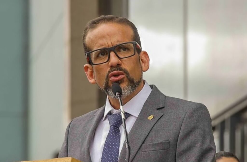 Camacho expresa su respaldo a Rodrigo Paz y no descarta asistir a su posesión presidencial