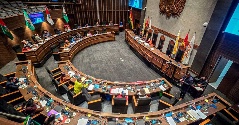 Senado aprueba ley que suspende pagos y procesos judiciales por créditos de vivienda y pequeños prestatarios