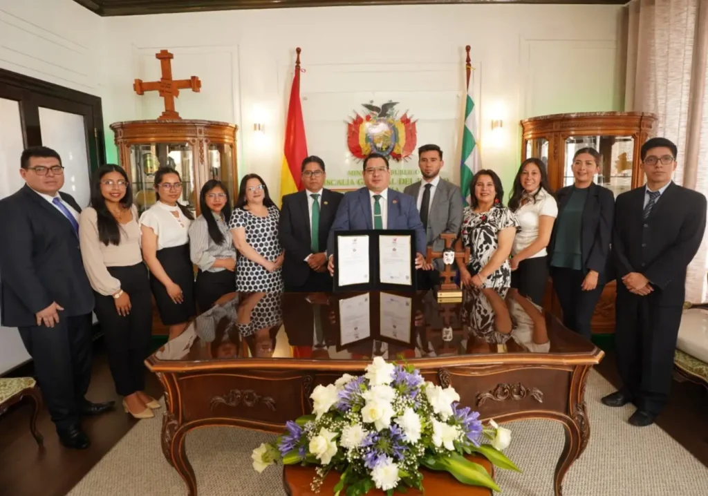El Fiscal General recibe doble certificación internacional otorgada por IBNORCA a la Escuela de Fiscales del Estado que se consolida como referente en formación fiscal en Bolivia