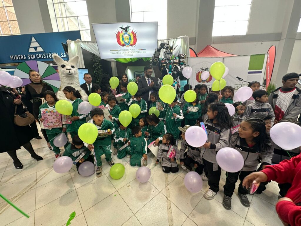 Fiscal Departamental de Potosí invita a la población a visitar el stand del Ministerio Público en la FEIPOBOL 2025