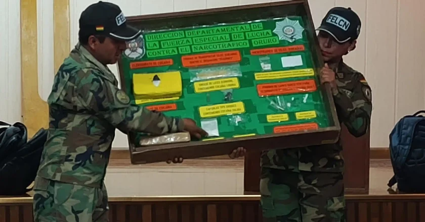 Fiscalía y FELCN promueven prevención del consumo de drogas en jóvenes estudiantes de Oruro