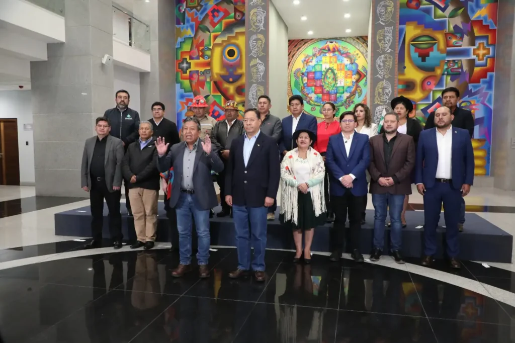 Exautoridades del Gobierno de Arce bajo control migratorio: Interpol confirma inicio de arraigo