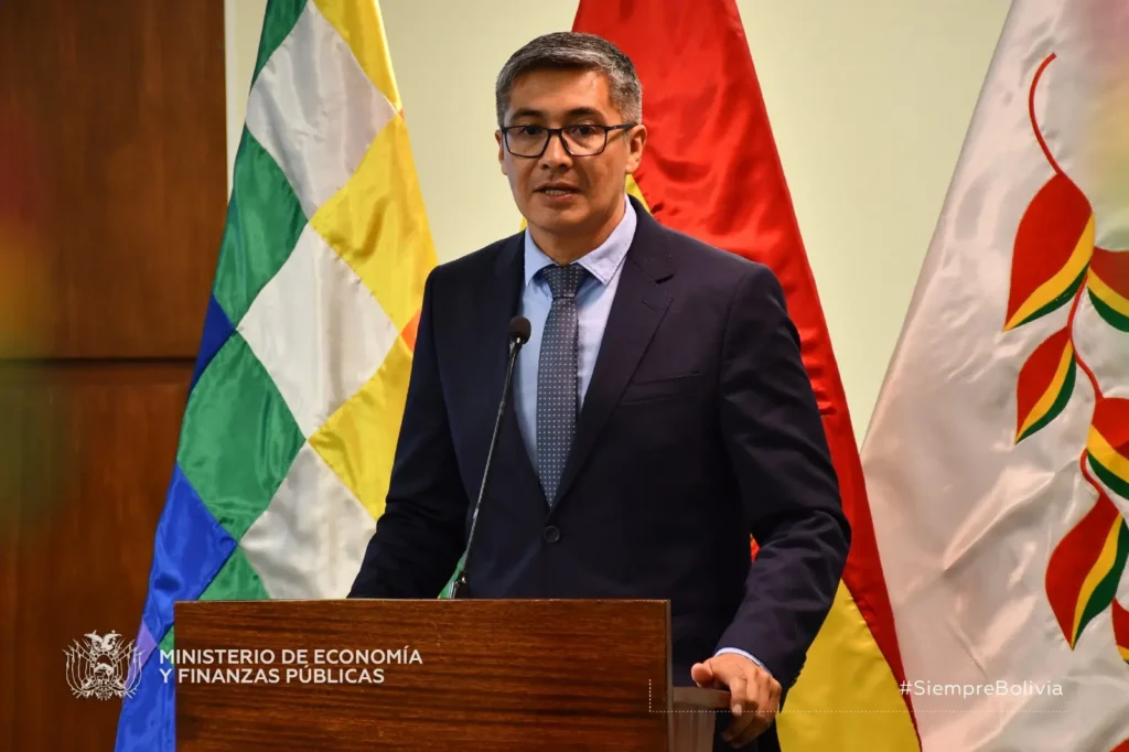 Gobierno anuncia ajuste fiscal del 30% y eliminación de cuatro impuestos para reactivar la inversión