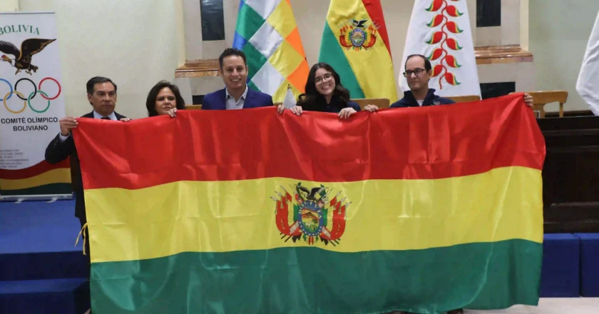 Vicepresidente entrega la bandera a atletas bolivianos para Juegos Bolivarianos 2025