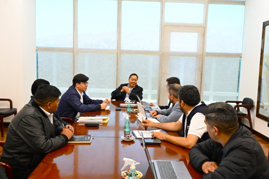 Luis Arce se despide con su gabinete económico y destaca logros pese a la crisis