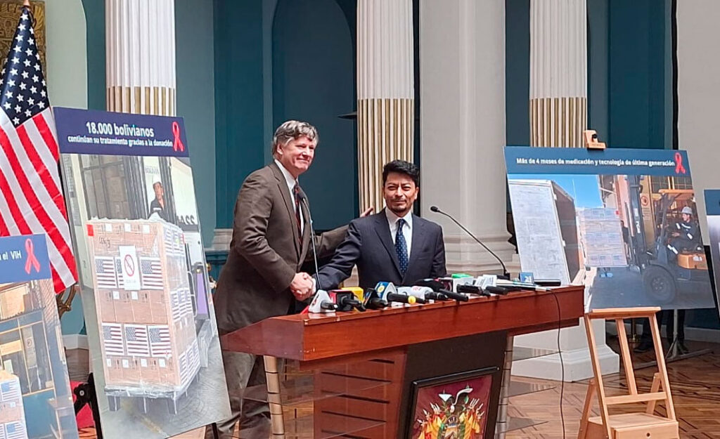 EE.UU. dona medicamentos contra el VIH por 700 mil dólares a Bolivia y marca un nuevo acercamiento diplomático