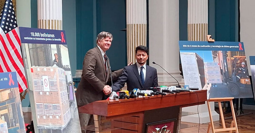 EE.UU. dona medicamentos contra el VIH por 700 mil dólares a Bolivia y marca un nuevo acercamiento diplomático
