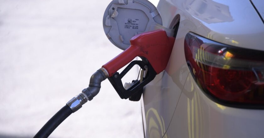 Gobierno analiza sustituir la subvención ciega a los combustibles por apoyo al transporte público