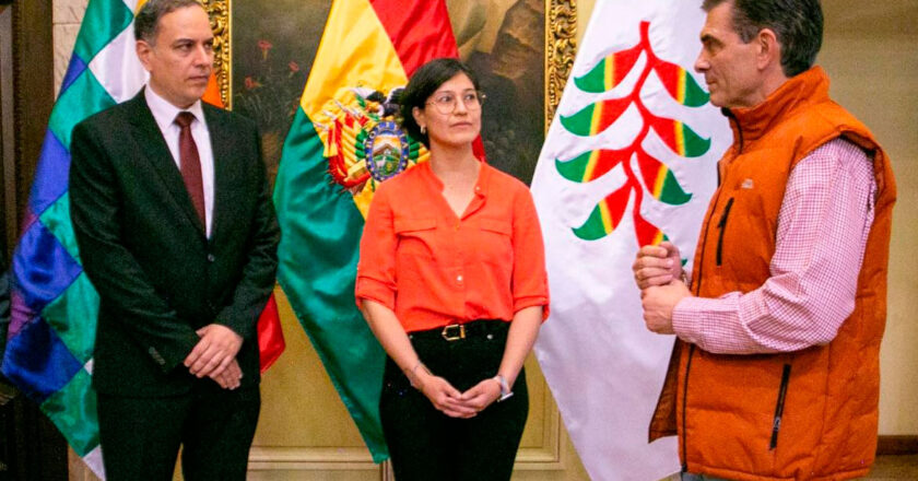 Rodrigo Paz posesiona a Yussef Akly y Margot Ayala en YPFB y ANH bajo la nueva política energética