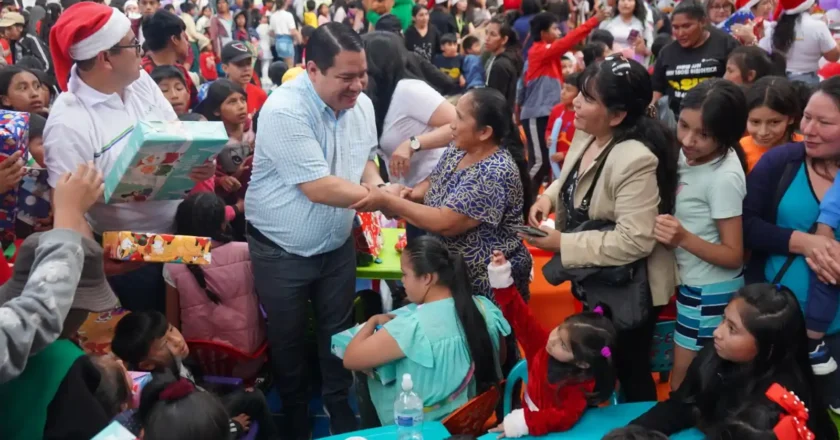 Fiscal General del Estado regala alegría y entrega 3.700 juguetes a niñas y niños en Sucre