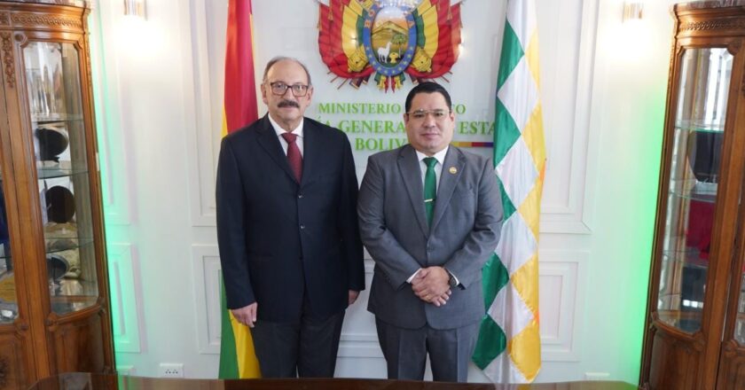 Fiscal General y Procurador General del Estado se reúnen en Sucre para fortalecer la defensa de los intereses generales de los bolivianos