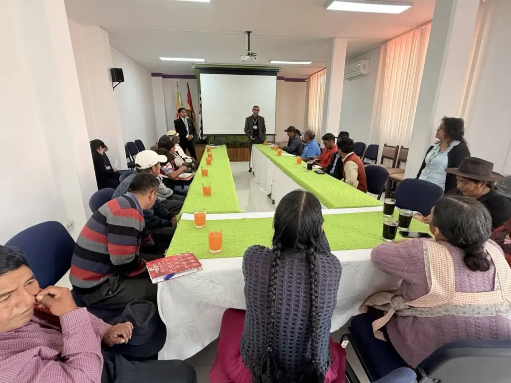 Fiscalía de Chuquisaca capacita al ayllu Quila Quila en justicia indígena y políticas de la nueva gestión fiscal