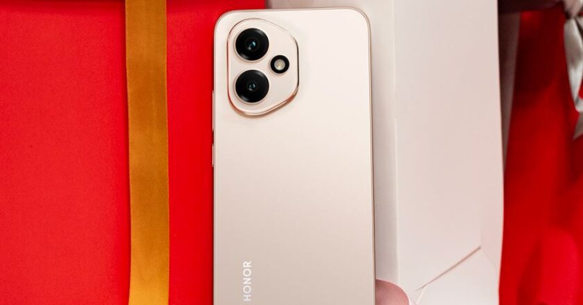 HONOR 400 integra edición con IA para optimizar fotos familiares tomadas en Navidad