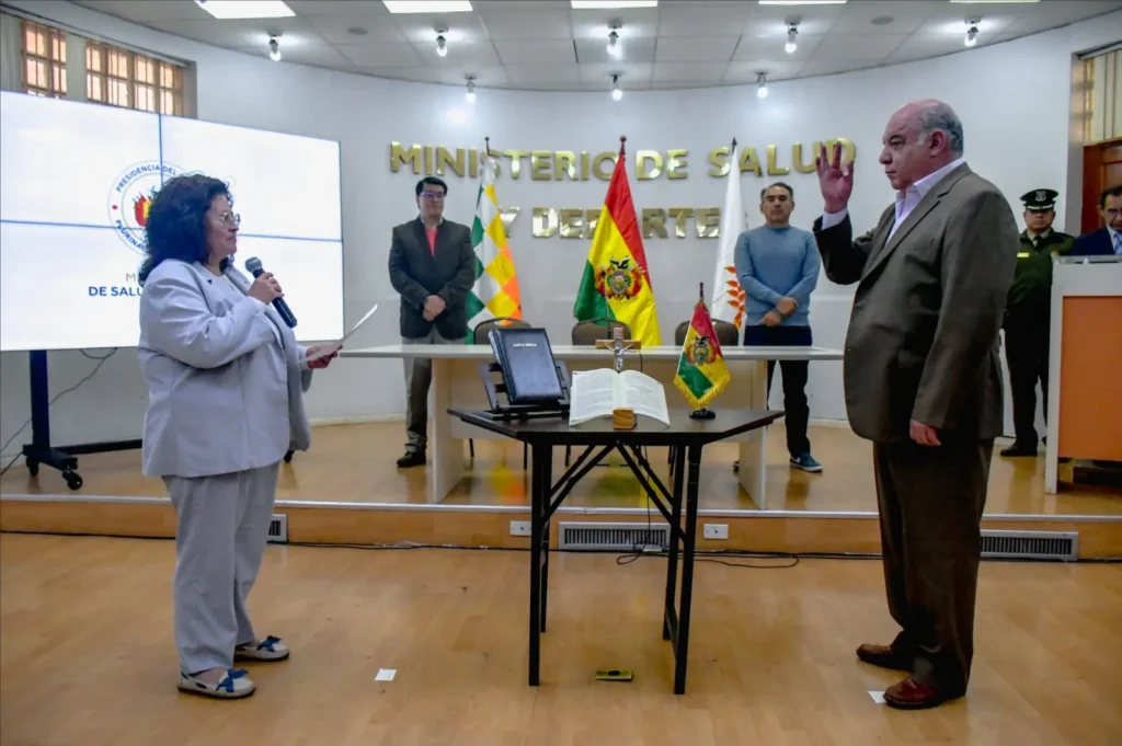 Walter Germán Hoyos asume la Gerencia General de la CNS con el compromiso de modernizar y recuperar la confianza de los asegurados