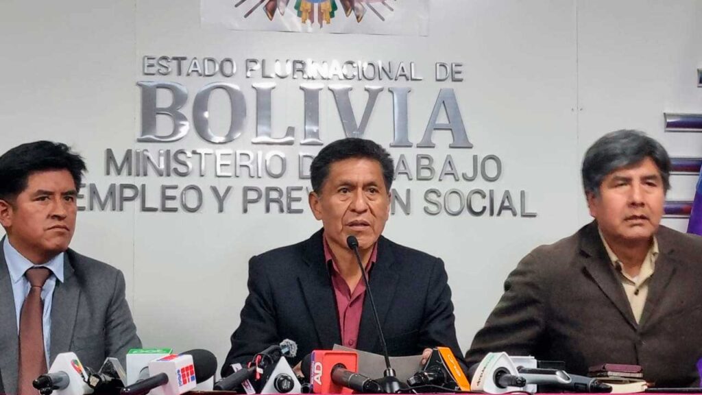 Gobierno declara feriado el 2 de enero para impulsar el turismo y mantiene el del 22 de enero