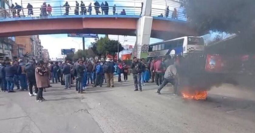 Sectores anuncian paros y movilizaciones contra el decreto que eleva el precio de los combustibles