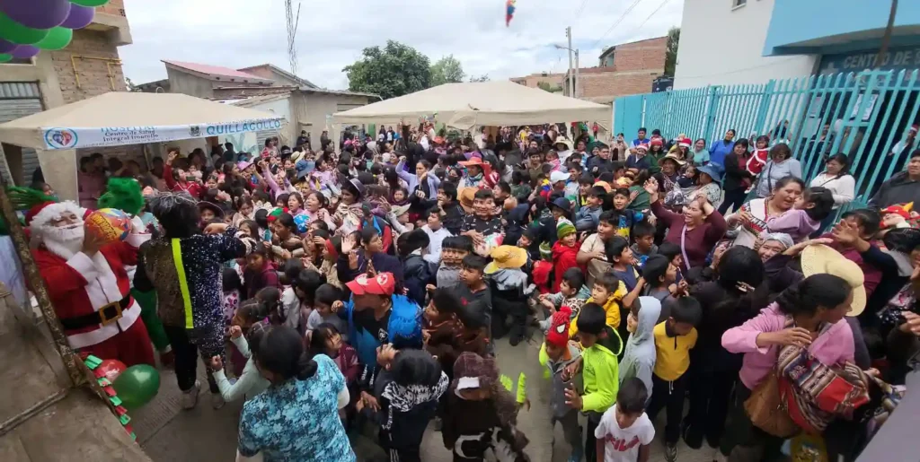Fiscalía de Cochabamba entrega más de mil juguetes a niñas y niños por el Día de Reyes Magos en Quillacollo