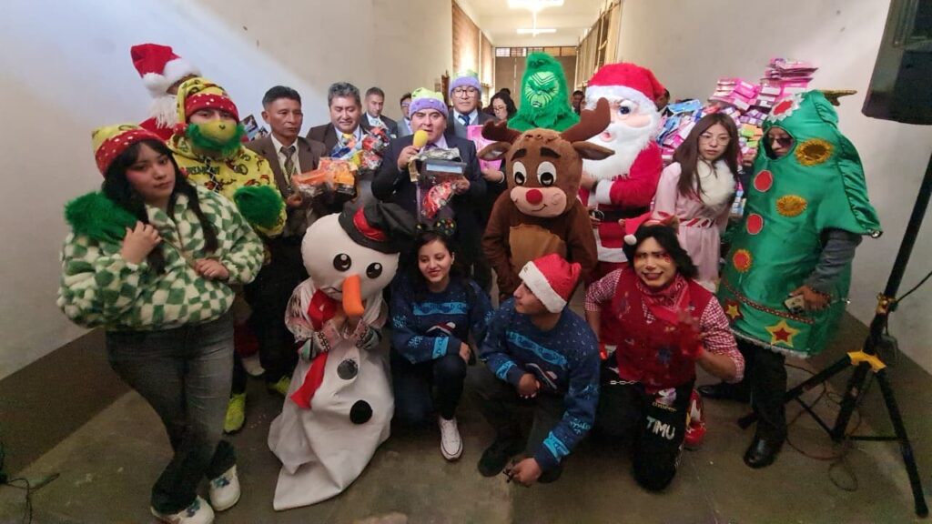 Fiscalía de Oruro comparte alegría y solidaridad con la niñez en el Día de Reyes