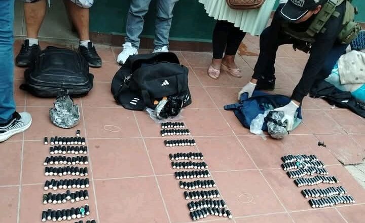 Fiscalía investiga por tráfico de sustancias controladas a tres personas halladas transportando cápsulas de cocaína