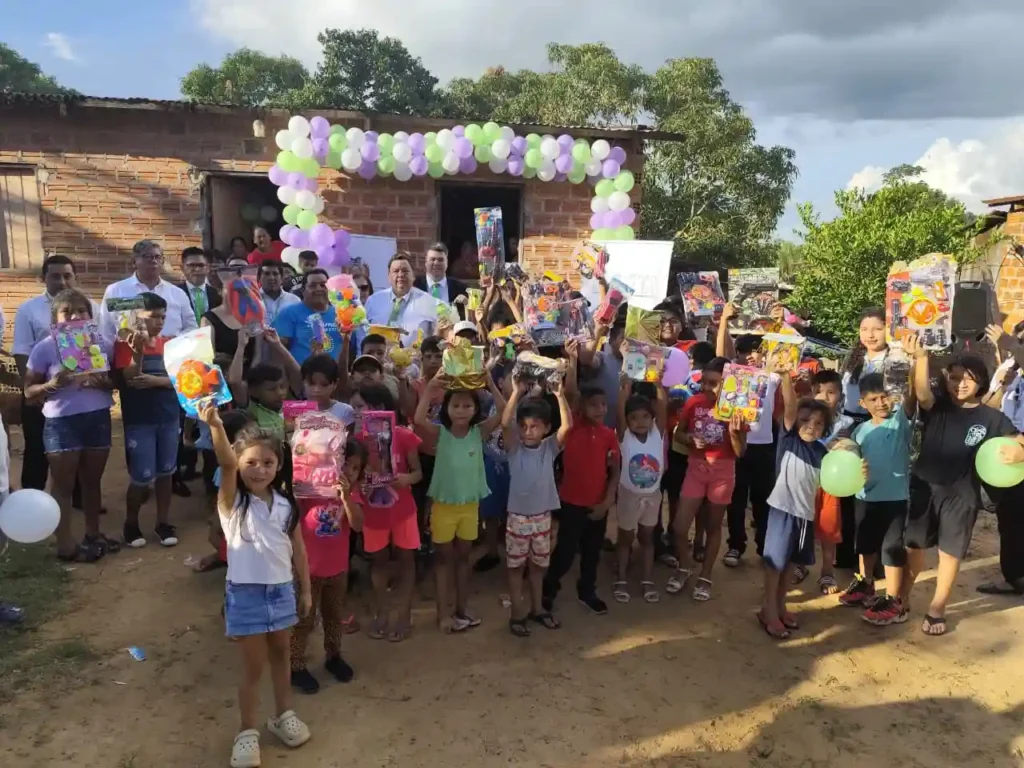 Pando: Fiscalía festeja a niños del barrio “La Amistad” de la ciudad de Cobija por el Día de Reyes Magos