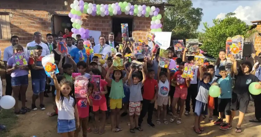 Pando: Fiscalía festeja a niños del barrio “La Amistad” de la ciudad de Cobija por el Día de Reyes Magos