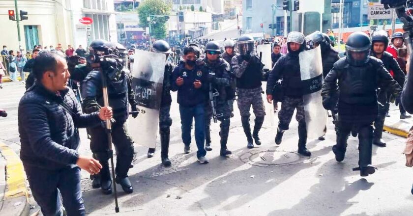 Fiscalía abre cuatro procesos contra afiliados a la COB tras incidentes en La Paz