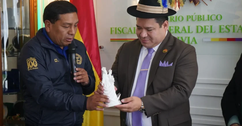 Fiscal General del Estado recibe invitación oficial para participar en el Carnaval de Oruro 2026 junto a la Morenada Central Oruro