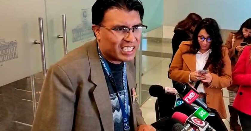 Senador Nilton Condori propone reducir el salario de asambleístas de Bs 23 mil a Bs 10 mil