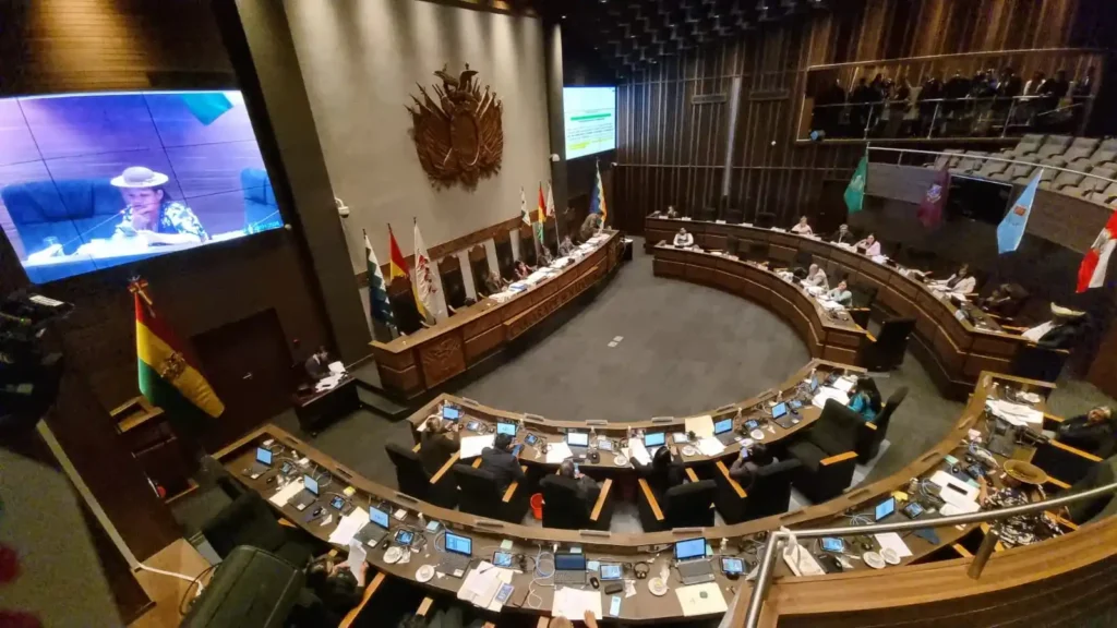 Senado aprueba ley corta para anular el alza de tarifas aéreas fijadas por la ATT